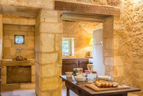 Mauzens-et-miremont Chateau Sleeps 8 Pool Wifi