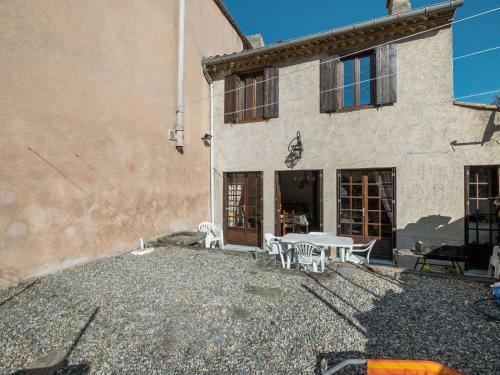 Timeless Holiday Home In Massaguel With Patio