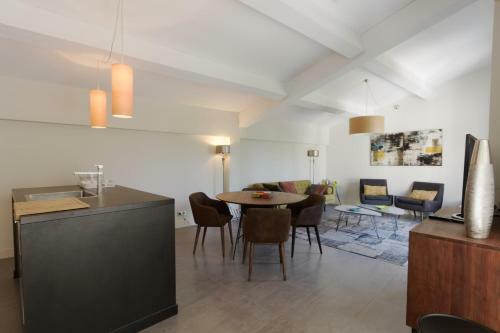 Hugo Private Apartment