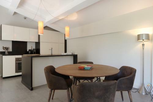 Hugo Private Apartment