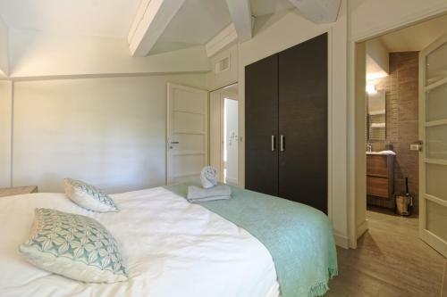 Hugo Private Apartment