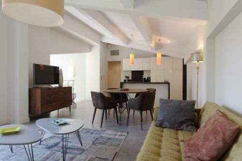 Hugo Private Apartment