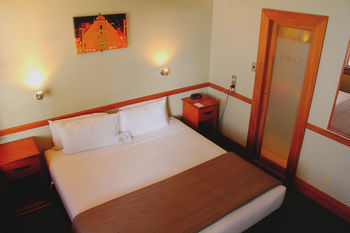 Cambridge Hotel