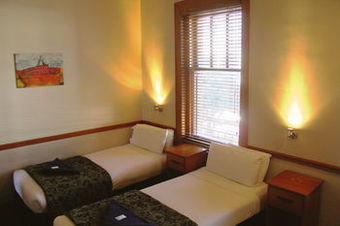 Cambridge Hotel