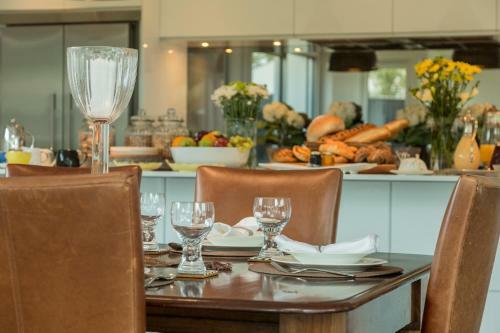 Bed & Breakfast The Establishment Boutique Accommodation