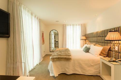 Bed & Breakfast The Establishment Boutique Accommodation
