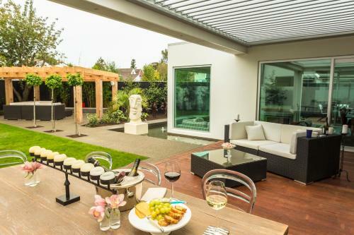 Bed & Breakfast The Establishment Boutique Accommodation
