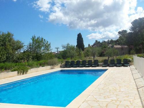 Cosy Villa In Montbrun-des-corbieres With Jacuzzi
