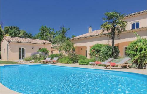 Five-bedroom Holiday Home In Montelimar
