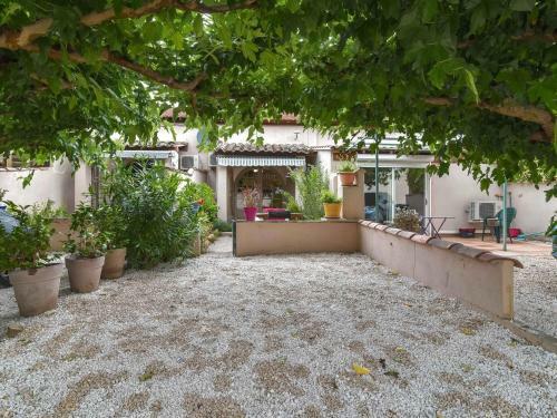 Secluded Cottage In Mouries With Garden