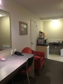 Cranford Oak Motel