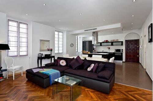 Sunlight Properties - Amourviolette - Central Apartment W Rare Terrace