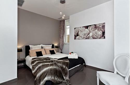 Sunlight Properties - Amourviolette - Central Apartment W Rare Terrace