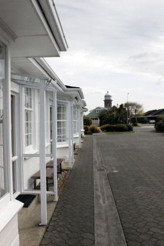 Colonial Motel