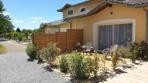 Hostal Suite Up To 3 People With Pool And Terrace