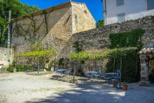 Stunning Farmhouse With Heated Private Pool In Provence