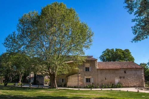 Stunning Farmhouse With Heated Private Pool In Provence
