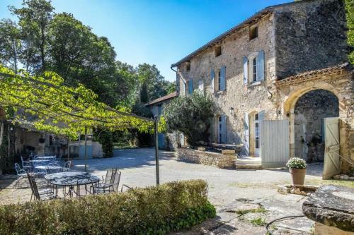Stunning Farmhouse With Heated Private Pool In Provence