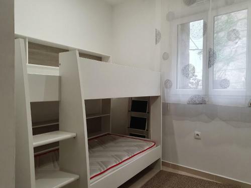 Modern Holiday Home In Puich�ric Near Kayaking, Camping