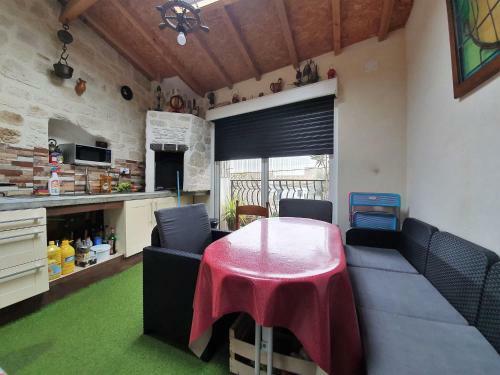 Modern Holiday Home In Puich�ric Near Kayaking, Camping
