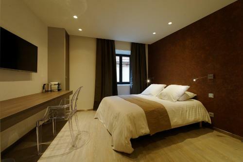 The One Apartments