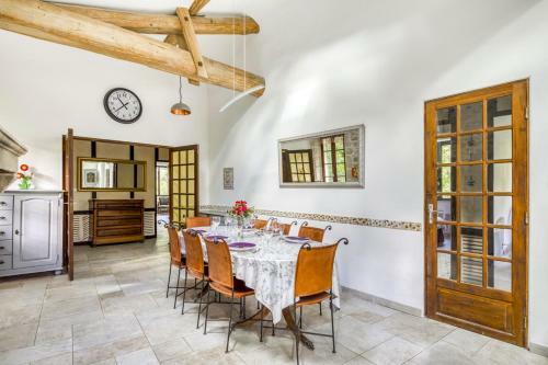 Roquebrune Villa Sleeps 8 With Pool Air Con And Wifi