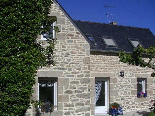 Comfortable Holiday Home In Roscoff With Garden