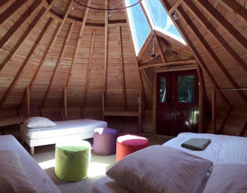 Tipis Du Petit Buisson