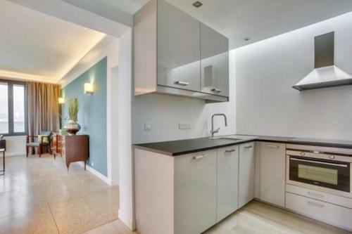 Unique ! Waterfront Apartment In St Aygulf