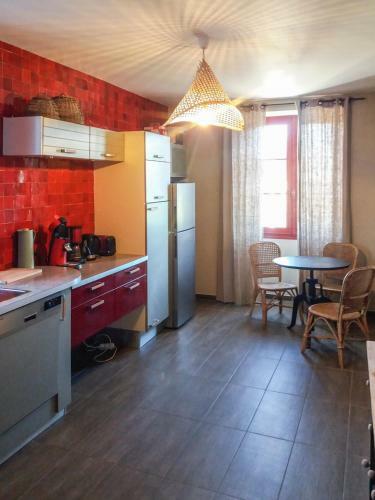 Saint-christoly-medoc Chateau Sleeps 15 With Pool