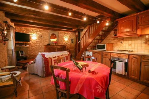 Sainte-foy-de-longas Villa Sleeps 2 Pool Wifi