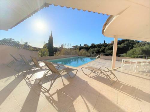 Superbe Villa Avec Piscine Chauffee Et Acces Direct A La Plage