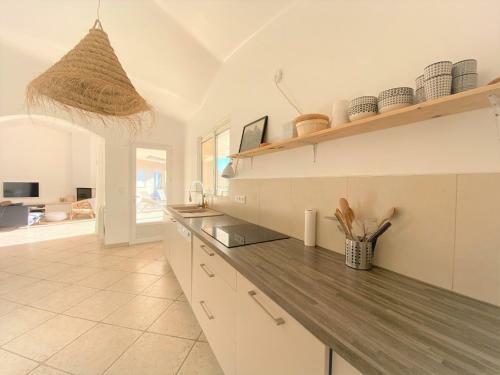 Superbe Villa Avec Piscine Chauffee Et Acces Direct A La Plage