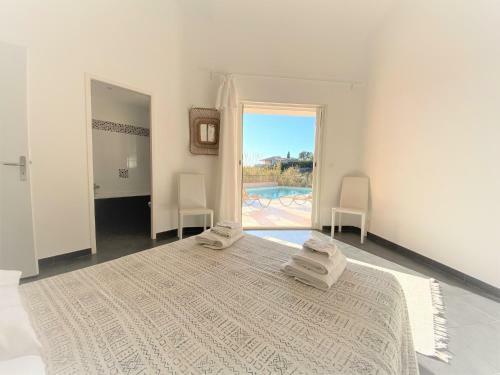 Superbe Villa Avec Piscine Chauffee Et Acces Direct A La Plage