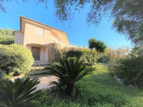 Superbe Villa Avec Piscine Chauffee Et Acces Direct A La Plage
