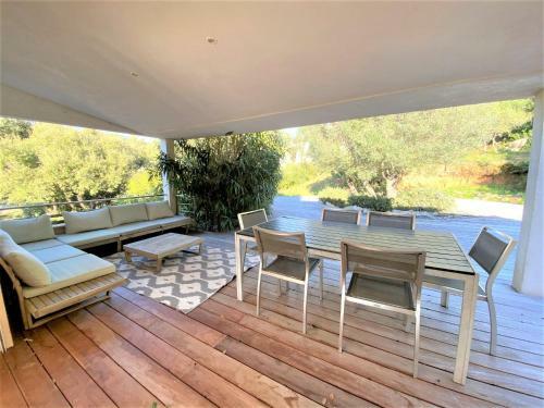 Superbe Villa Avec Piscine Chauffee Et Acces Direct A La Plage