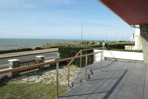Une Grande Maison Sur La Corniche de St Hilaire de Riez