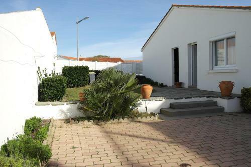 Une Grande Maison Sur La Corniche de St Hilaire de Riez