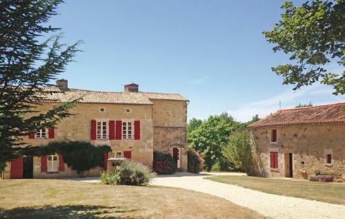 Holiday Home Coulonges Sur L'autize 08