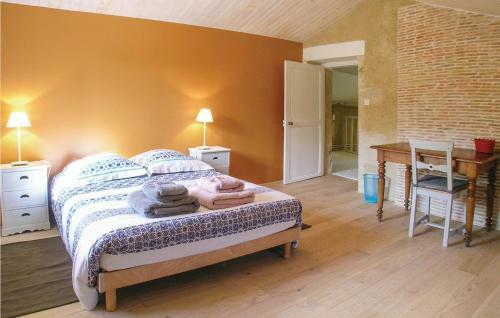 Holiday Home Coulonges Sur L'autize 08