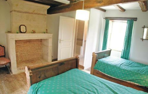 Holiday Home Coulonges Sur L'autize 08