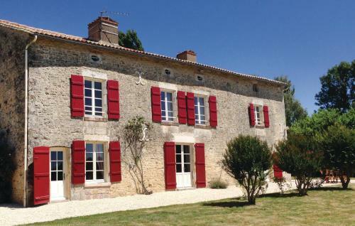Holiday Home Coulonges Sur L'autize 08