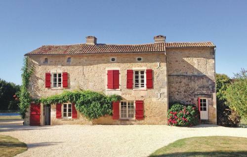 Holiday Home Coulonges Sur L'autize 08