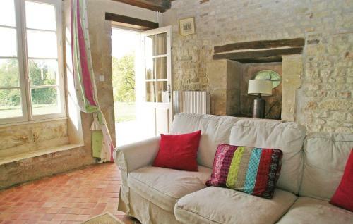 Holiday Home Coulonges Sur L'autize 08