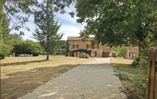 Holiday Home Coulonges Sur L'autize 08