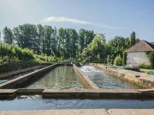 Peaceful Holiday Home Saint-martin-le-redon With Pool