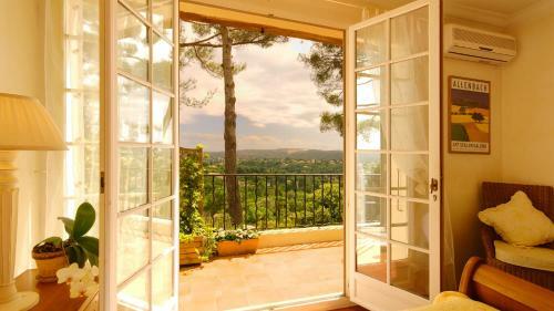 Villa Olivade - Sea Views Private Garden & Terrace