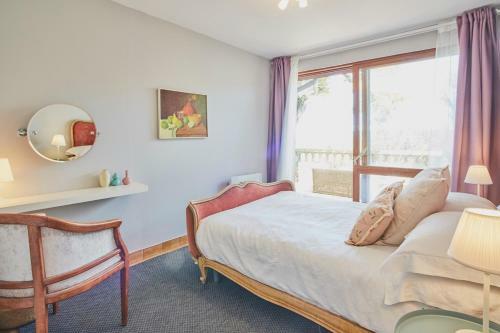 Saint-pons-de-mauchiens Villa Sleeps 12 With Pool