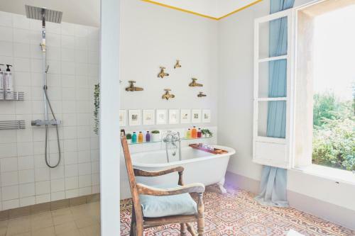 Saint-pons-de-mauchiens Villa Sleeps 12 With Pool