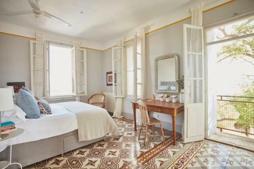 Saint-pons-de-mauchiens Villa Sleeps 12 With Pool